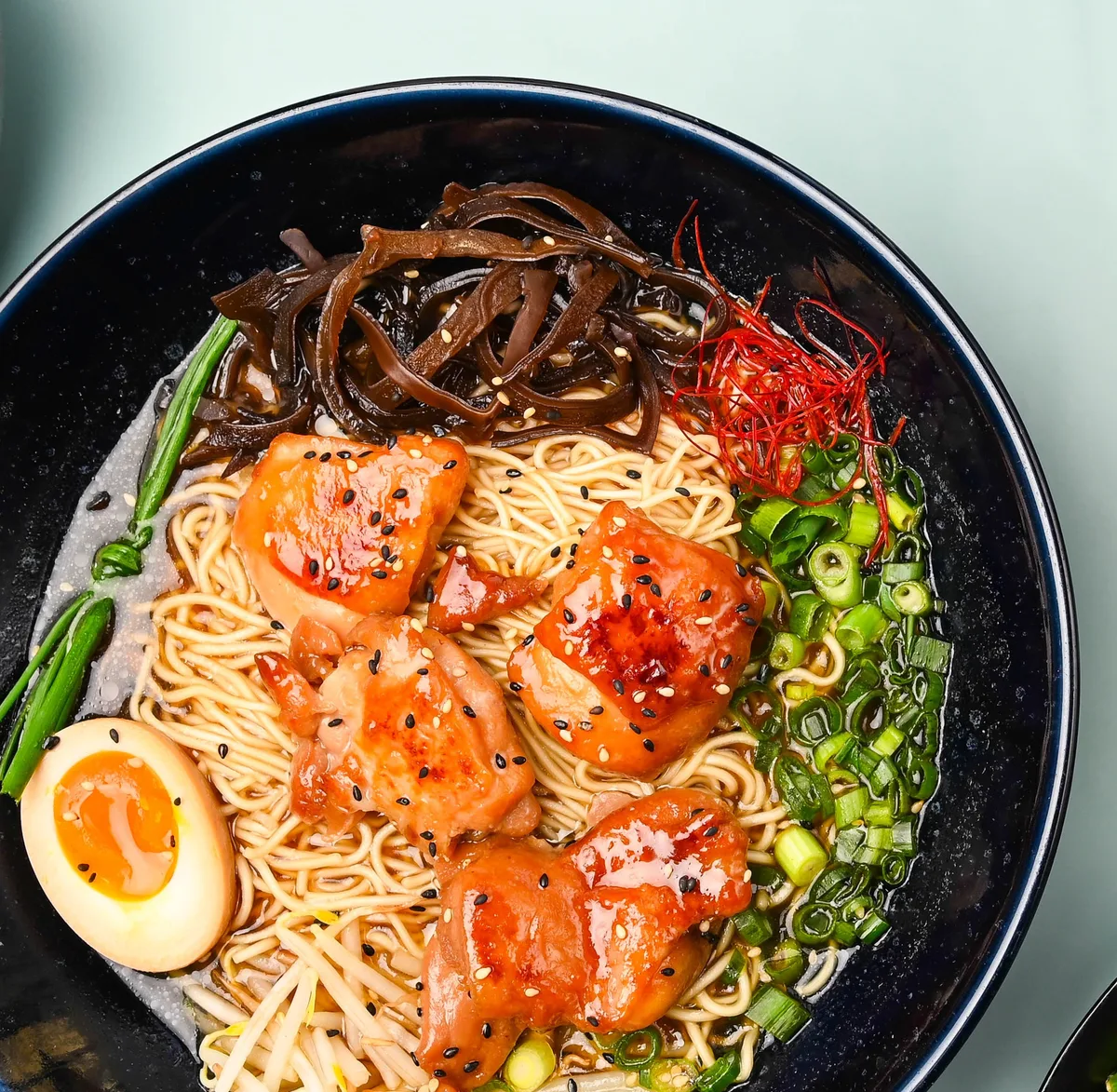 Tori Shoyu Ramen mit Hähnchen Teriyaki bei COCO CHAN