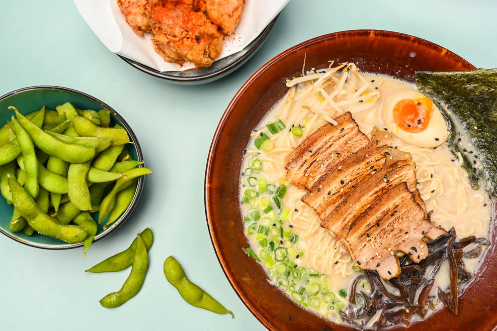 Tonkotsu Ramen mit Chashu, Ei und Nori bei COCO CHAN
